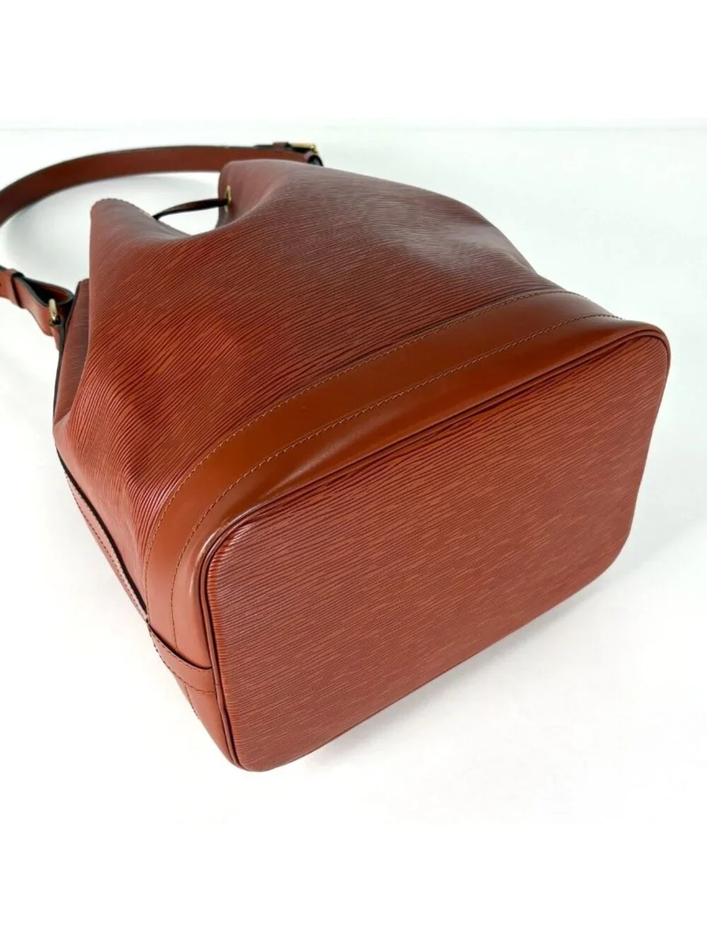 Louis Vuitton Noe Drawstring Shoulder Bag Epi Kenya Brown
